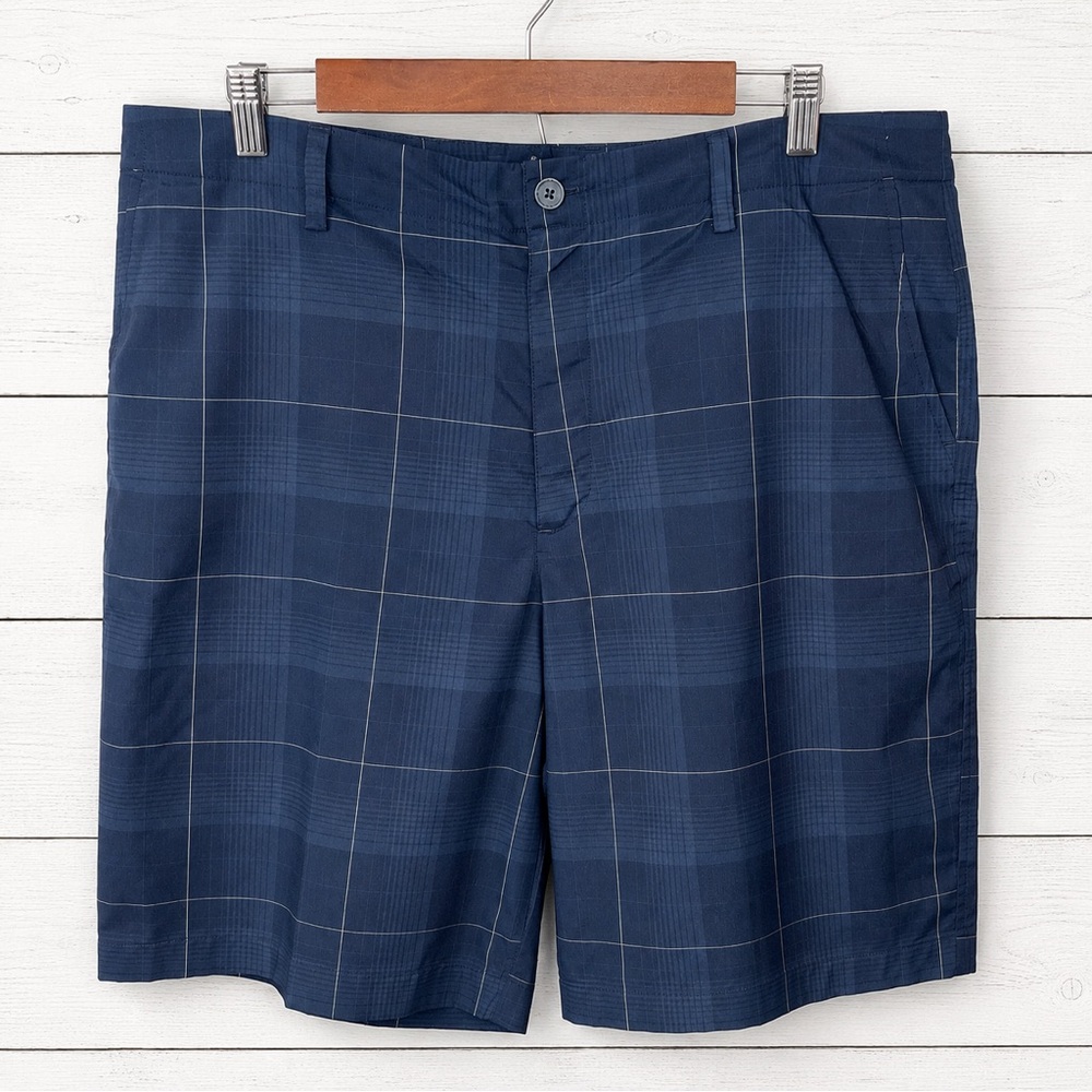 Under Armour Men's 42x9 Plaid Performance Flat-Front Lightweight Golf Shorts